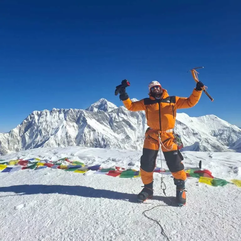 Amadablam-expedition-client-summit