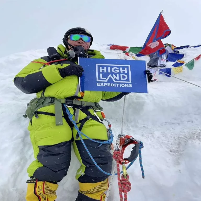 First-Taiwanese-on-real-summit-of-Manaslu