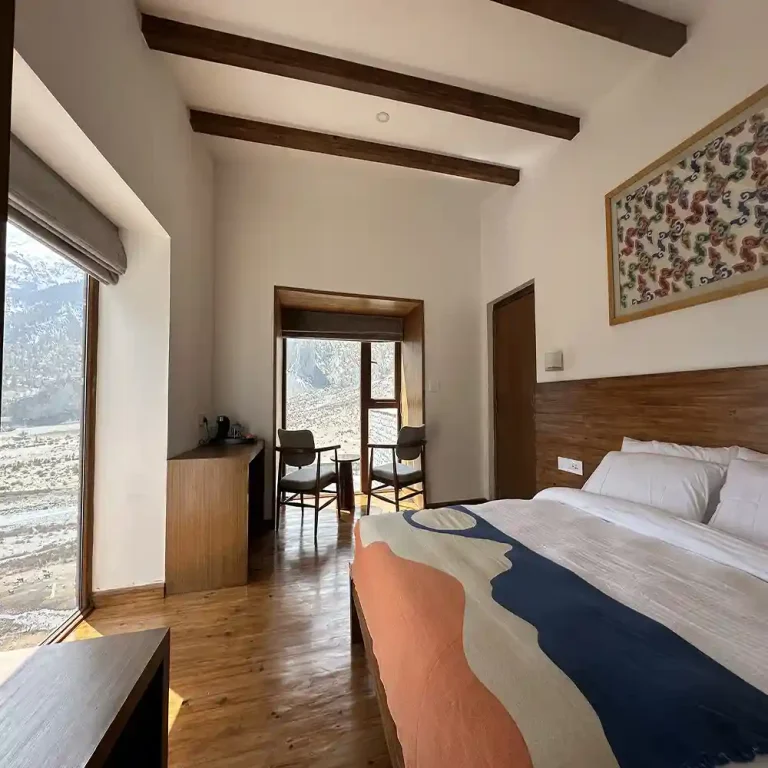 Luxury-annapurna-circuit-trek-manang-room